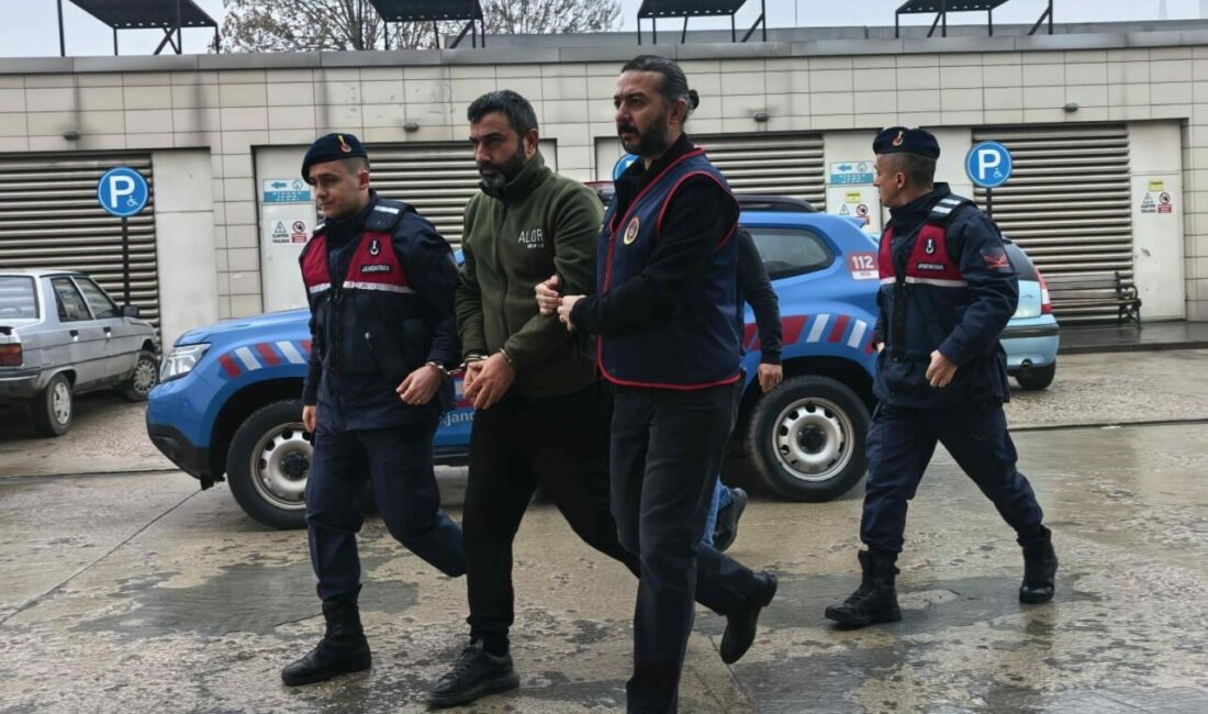 16 suçtan 30 yılla aranan şahıs bağ evinde yakalandı Bursa’nın İnegöl ilçesinde 16 ayrı suçtan kesinleşmiş 30 yıl hapis