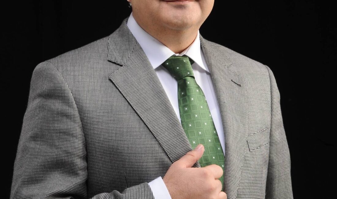 DENİZHAN SEZGİN, BURSA REHBERLER ODASI BAŞKANLIĞINA ADAYLIĞINI AÇIKLADI Bursa turist rehberleri camiasının yakından tanıdığı Denizhan Sezgin, meslektaşlarıyla uzun