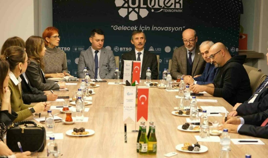 Akademi ve iş dünyası ULUTEK’te bir araya geldi ULUTEK Teknopark’ta gerçekleştirilen Üniversite-Sanayi İş Birliği Programı, Bursa’nın teknoloji üretme