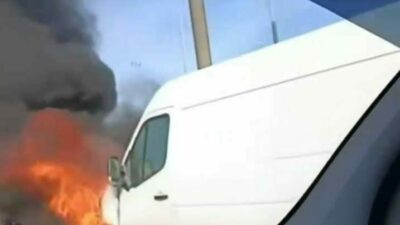 Bursa’nın Mudanya ilçesi yakınlarında seyir halindeyken arıza yapan servis minibüsü,