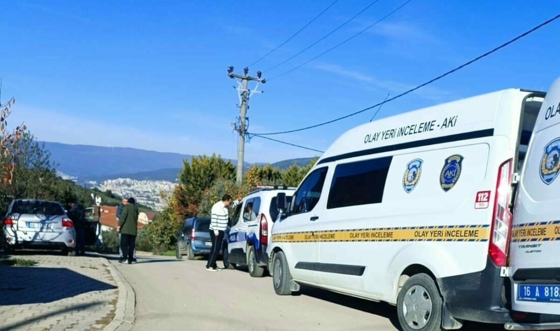 Bursa’da araç içinde fenalaşan sürücü, hayatını kaybetti Bursa’da araç içerisinde fenalaşan 63 yaşındaki adam, sağlık ekiplerinin tüm