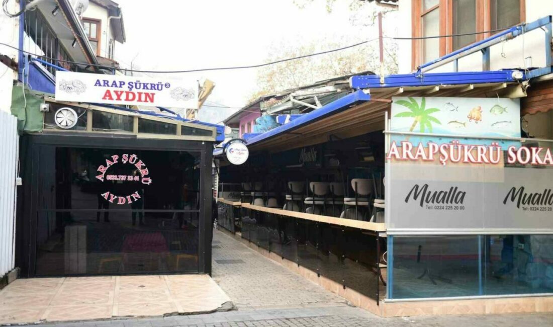 Arap Şükrü Sokağı’nda kaçağa geçit yok Osmangazi Belediyesi, tarihi Arap Şükrü Sokağı’nda kamu yolunu işgal eden