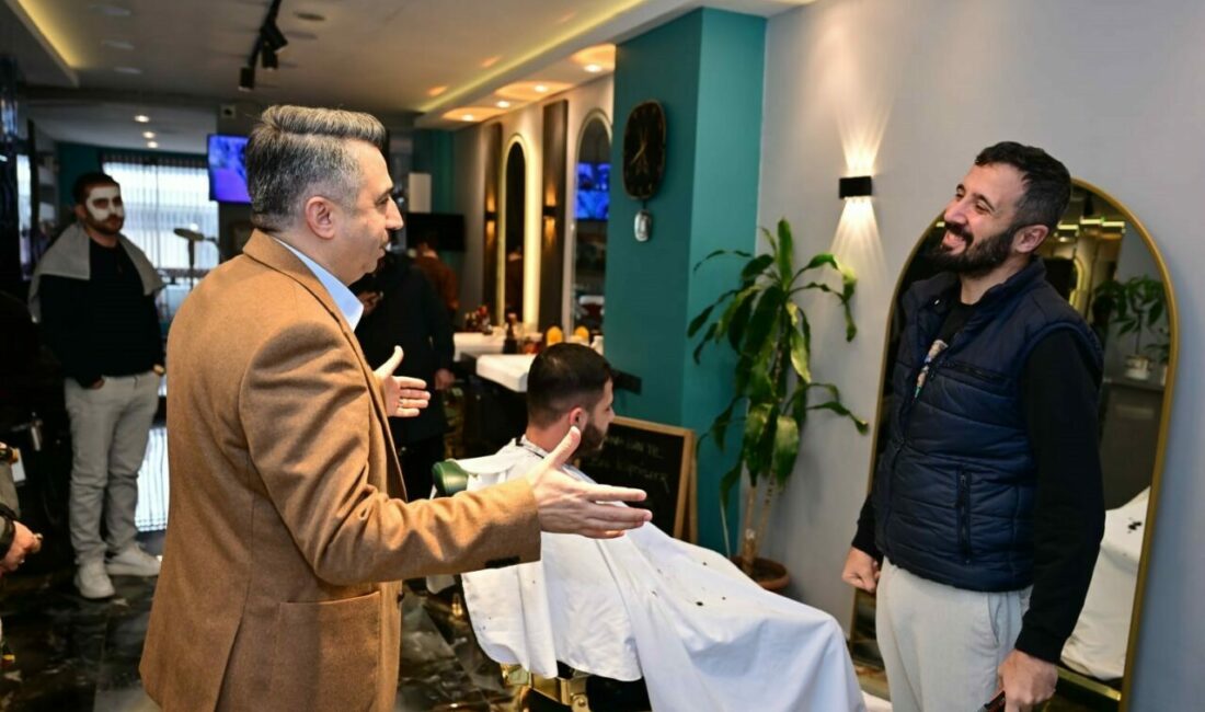 Başkan Yılmaz’dan komşu ziyareti Yıldırım Belediye Başkanı Oktay Yılmaz, Kurtuluş Caddesi ve Yıldırım Mahalle