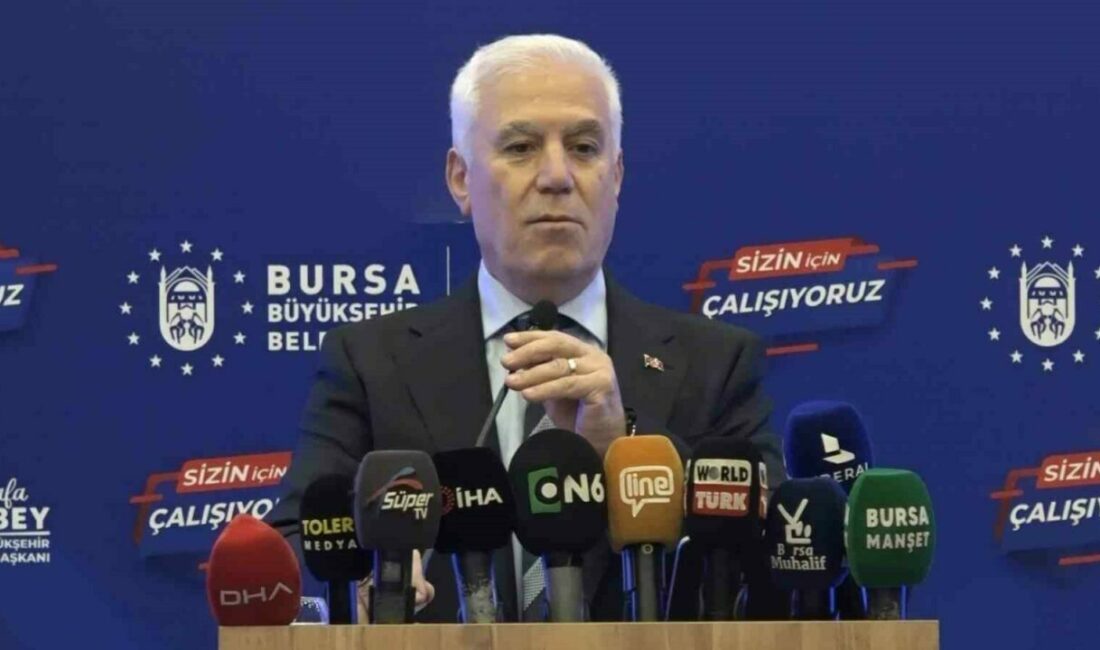 Bursa Büyükşehir Belediye Başkanı Mustafa Bozbey, Bursaspor taraftarının küfürlü tezahüratlarıyla