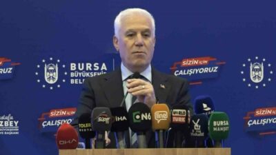 Bursa Büyükşehir Belediye Başkanı Mustafa Bozbey, Bursaspor taraftarının küfürlü tezahüratlarıyla