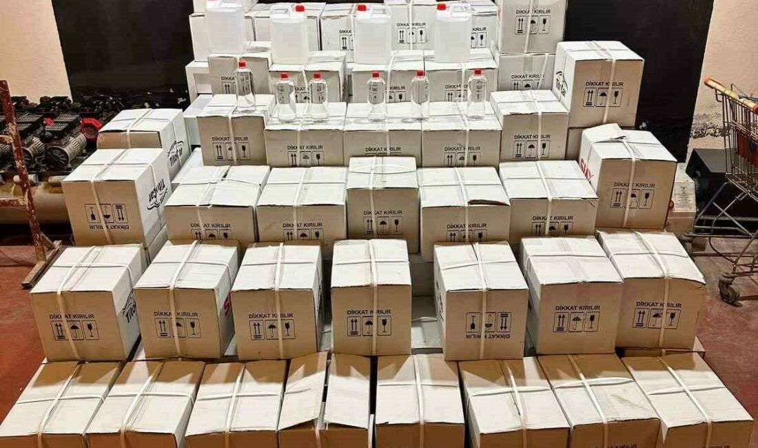 Bursa’da polis ekipleri tarafından düzenlenen operasyonda sahte içki yapımında kullanılan