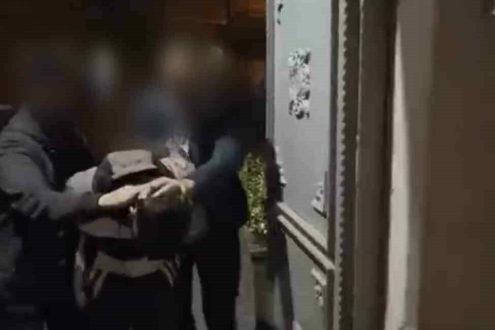 Bursa’da hırsızlık yaparken yakalanan şahsın üzerinden toplam 1 kilo 375