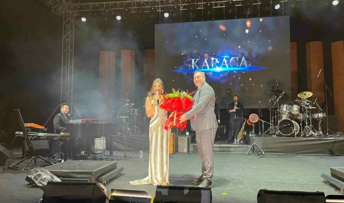 Bursa Büyükşehir Belediyesi’nin düzenlediği ‘Yeni Yıla Merhaba’ konserinde sahne alan