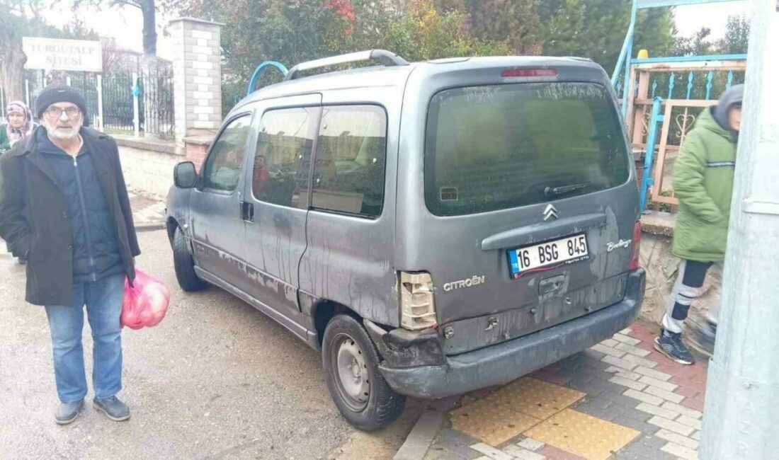 Bursa’da otomobil hafif ticari araca çarptı: 2 yaralı Bursa’nın İnegöl ilçesinde meydana gelen kazada hafif ticari araç ile