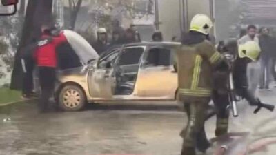 Bursa’nın Osmangazi ilçesinde park halindeki servis midibüsünde çıkan yangın, yanındaki