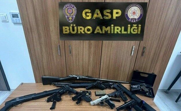 Bursa’da silah operasyonu: 41 şüpheliye adli işlem Bursa’da düzenlenen operasyonlarda 5 ruhsatsız tabanca ile 4 ruhsatsız pompalı