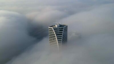 Bursa sabah saatlerinde yoğun sis etkili oldu. Kentin büyük bölümü