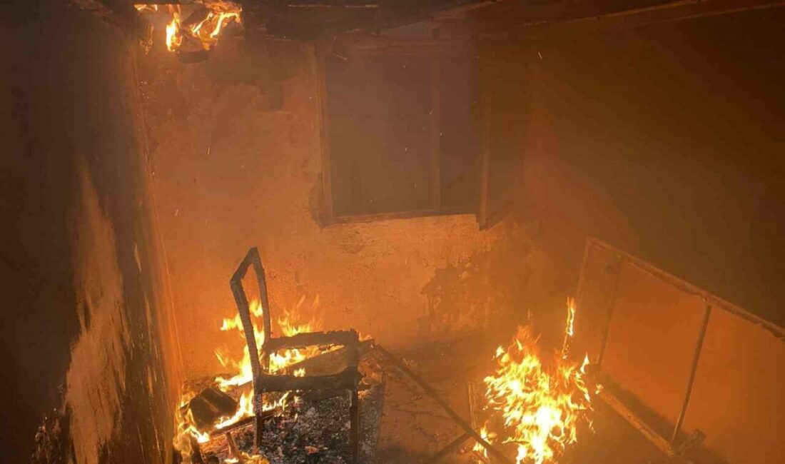 Bursa’da terk edilen evde çıkan yangın paniğe neden oldu Bursa’nın Mudanya ilçesinde terk edilen eski bir evde çıkan korku
