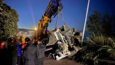 Bursa’nın Mudanya ilçesinde vinçten düşen iş makinesinde maddi hasar meydana