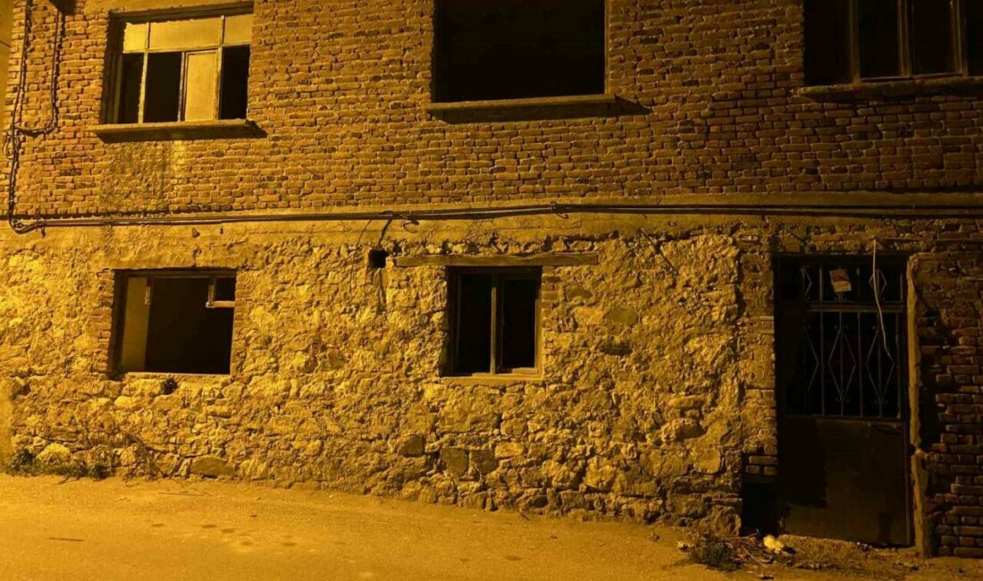 Bursa’nın Mudanya ilçesi Güzelyalı Mahallesi’nde metruk bir evde yaşayan Adem