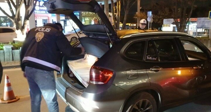Bursa’da yılbaşı öncesi asayiş uygulaması Bursa’da yılbaşı öncesi yapılan asayiş ve trafik denetimlerinde kural ihlali