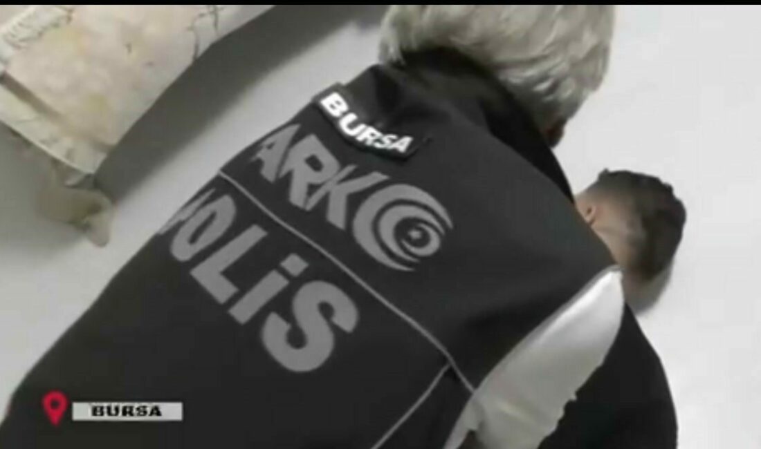 Bursa’da yılbaşı öncesi binlerce genci zehirlenmekten böyle kurtardılar: 34 kişi tutuklandı Bursa İl Emniyet Müdürlüğü Narkotik Suçlarla Mücadele Şube Müdürlüğü ekipleri,