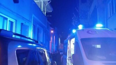 Bursa’nın Osmangazi ilçesinde 3 katlı bir binada baba ve kızının