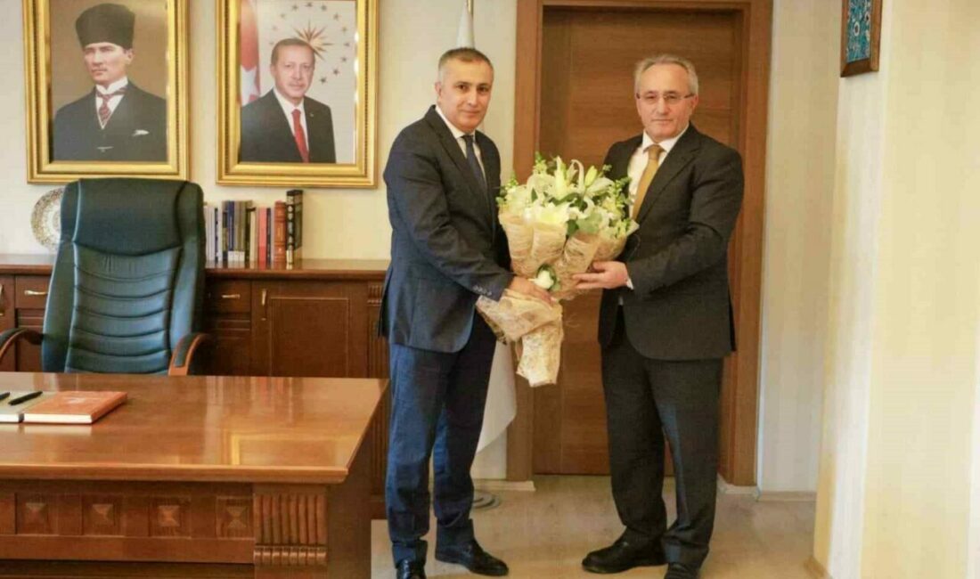 Bursa’nın yeni Milli Eğitim Müdürü göreve başladı Bursa’nın yeni Milli Eğitim Müdürü Gürhan Çokgezer göreve başladı. MEB