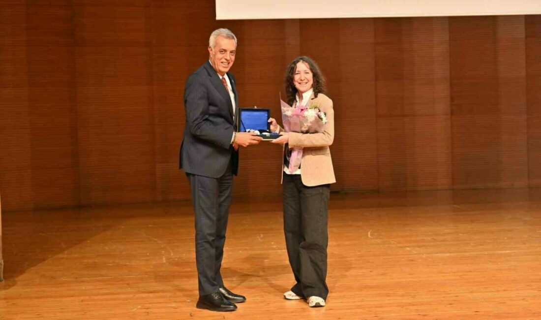 Büyükşehir’den eğitime yeni yaklaşım Bursa Büyükşehir Belediyesi tarafından ‘İleriye giden yolun haritasını çizmek’ temasıyla