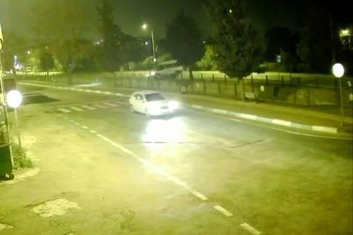 Bursa’da kontrolden çıkan minibüs dereye uçtu. Sürücünün yaralandığı kaza anları