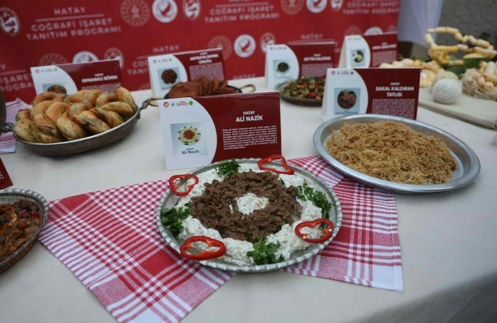 Dünyada 300 milyar dolarlık pazara ulaşırken, Türkiye’de denetimi yok Yöresel Ürünler ve Coğrafi İşaretler Türkiye Araştırma Ağı (YUCİTA) Başkanı Prof.