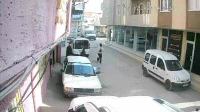 Bursa’da ekmek kamyonetinin arka kapısını açık unutan sürücüsü, yanından geçtiği