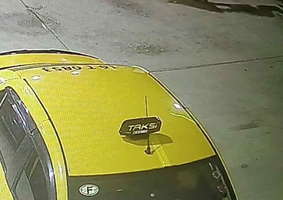 Gasbedilen taksinin yeni görüntüleri ortaya çıktı Bursa’da gasbedilen taksinin kaçırılma anlarına dair yeni görüntüler ortaya çıktı.