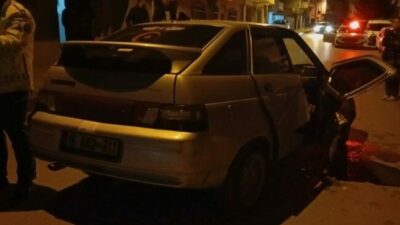 Bursa’da hafif ticari araç ile otomobilin karıştığı trafik kazasında 2
