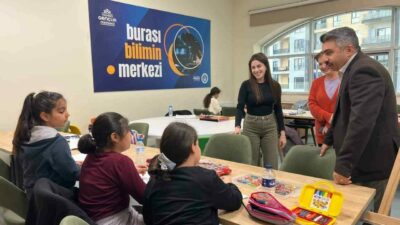 Karapınar Yıldırım Gençlik Merkezi’nde gençlerle bir araya gelen Yıldırım Belediye