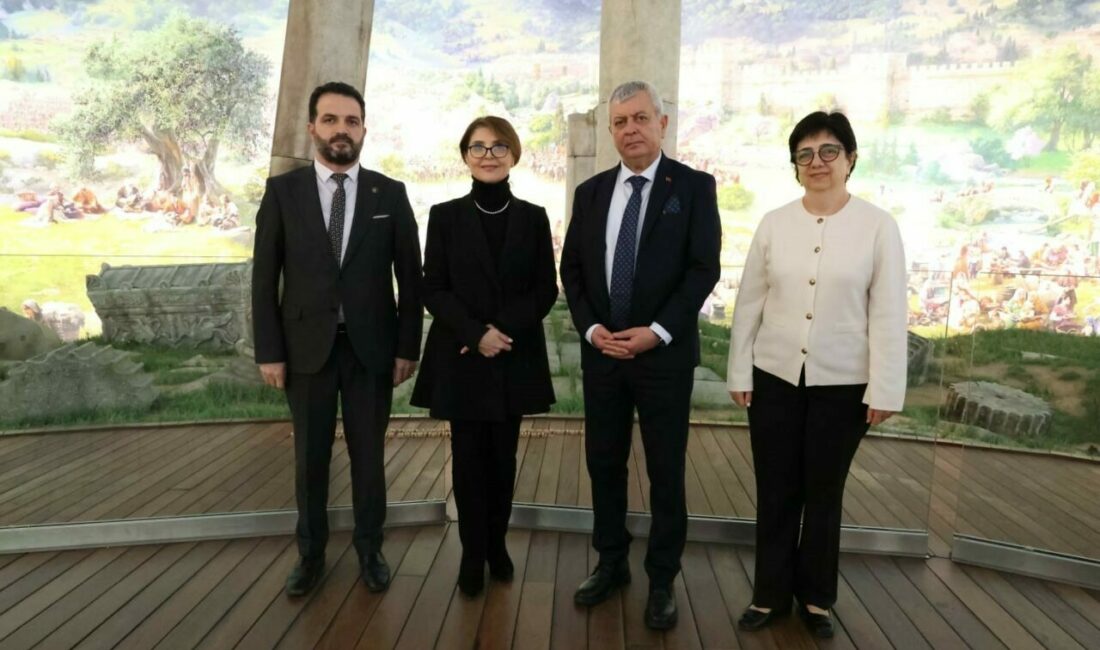 Gürcü Bakan ve dünyaca ünlü piyanist Bolkvadze’den Bursa’da tarihi yolculuk Gürcistan Acara Özerk Bölgesi Kültür Bakanı ve ünlü piyanist Eliso