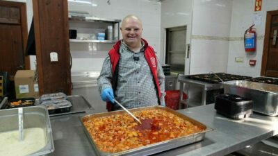 Gürsu Belediyesi’nin sevilen yüzü Mesut, Dünya Engelliler Günü’nde bu kez