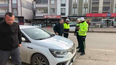 Bursa’nın İnegöl ilçesinde korsan taksicilik yaptığı tespit edilen 2 sürücüye