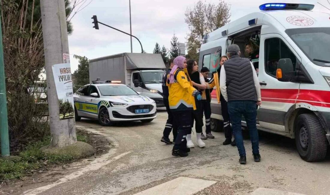 Işık ihlali kaza getirdi: 2 yaralı Bursa’nın İnegöl ilçesinde, kırmızı ışıkta geçen otomobil ile cip çarpıştı.
