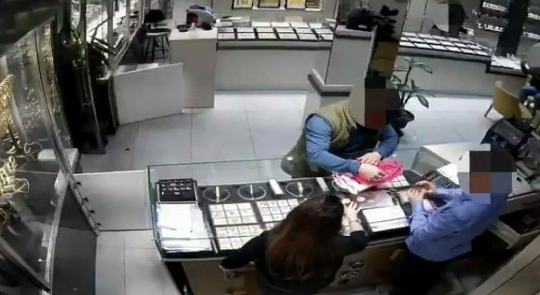 Kamera kayıtlarını da çalıp izini kaybettirmek istedi, jandarma faili böyle çözdü Bursa’nın Mudanya ilçesinde yaklaşık 4 milyon TL değerindeki altın ve