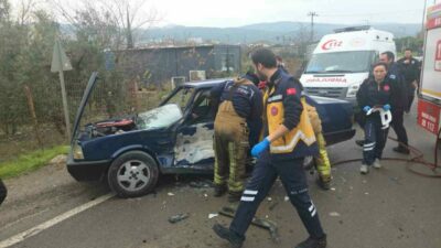 Orhangazi’de meydana gelen kazada kamyonetle çarpışan otomobil sürücüsü yaralandı. Kaza
