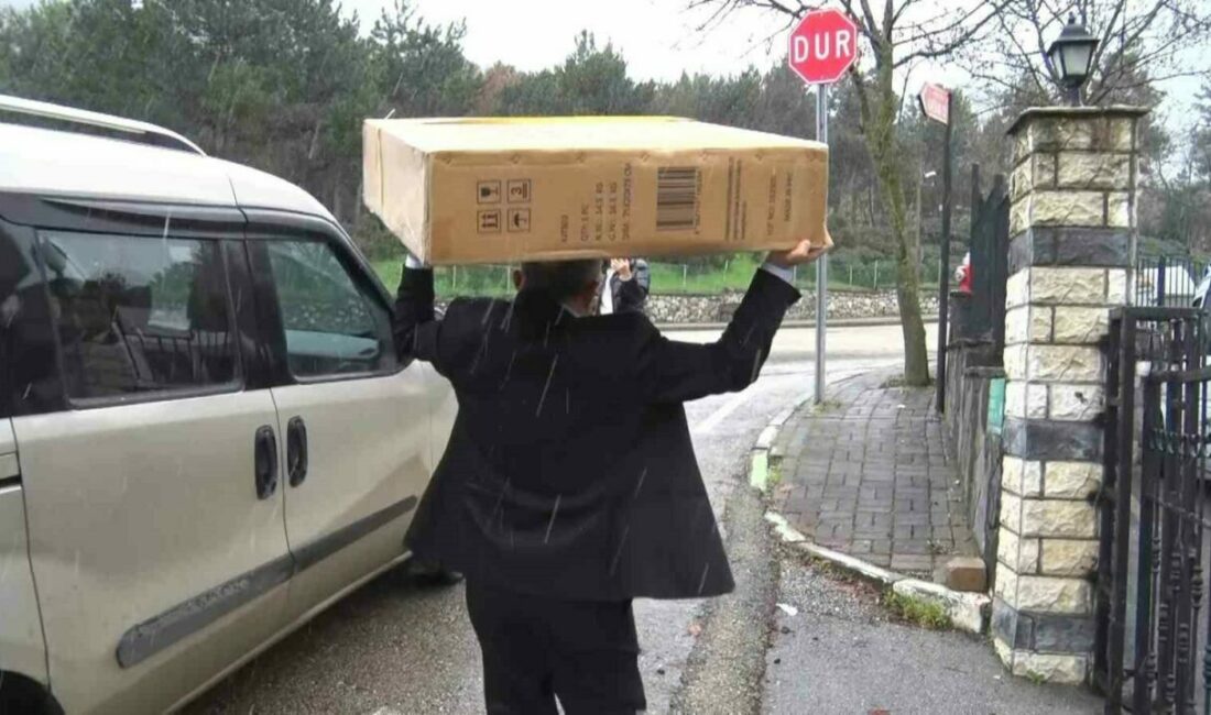 Karlı havada yürekleri ısıtan yardım Bursa’da ihtiyaç sahiplerine tekerlekli sandalye dağıtımı yapan Türkiye Bulanıklılar Eğitim