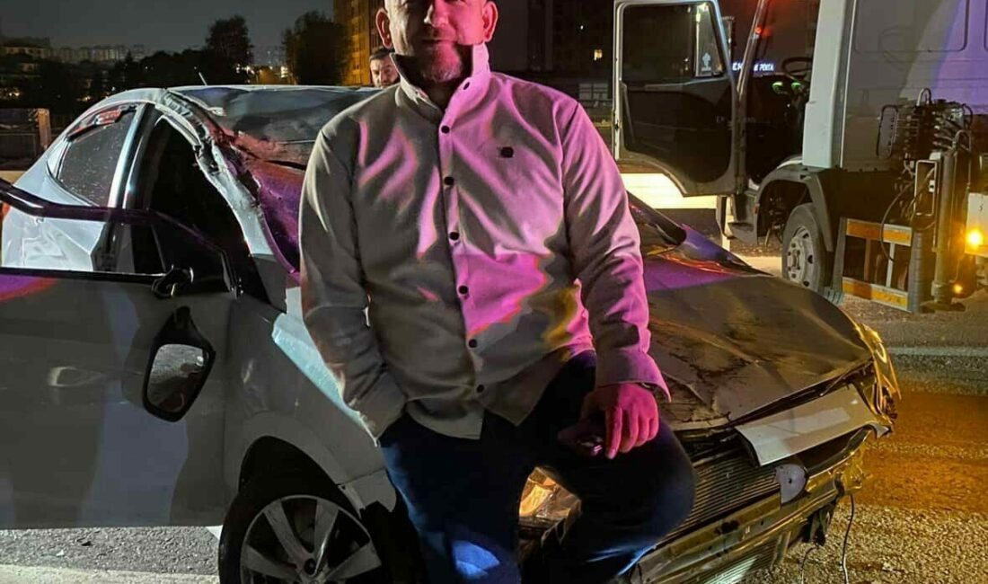 Kazadan yara almadan kurtuldum pozu Bursa’nın Mudanya ilçesinde kazadan burnu bile kanamadan kurtulan araç sürücüsü,