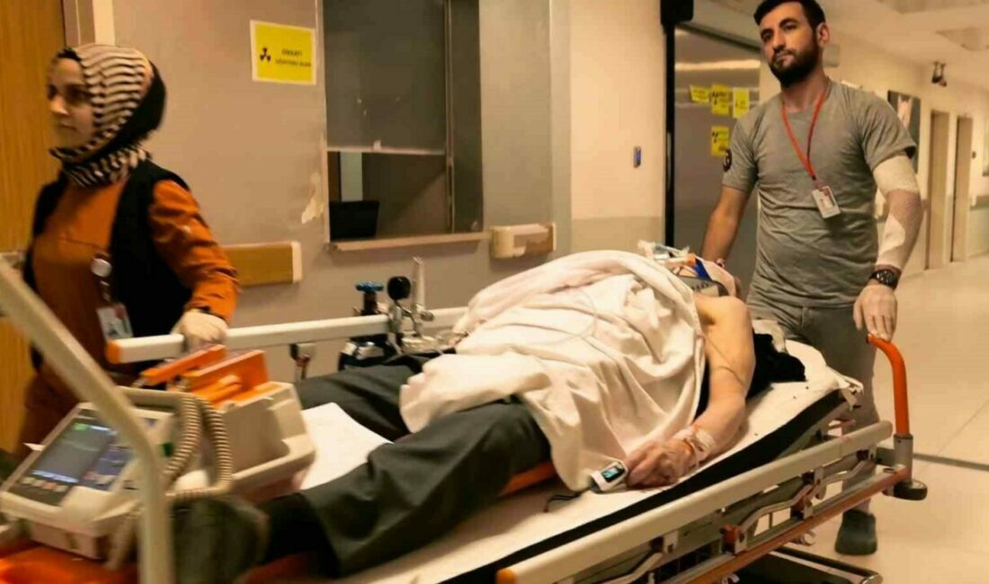 Bursa’nın İnegöl ilçesinde merdiven boşluğuna düşen yaşlı adam ağır yaralandı.