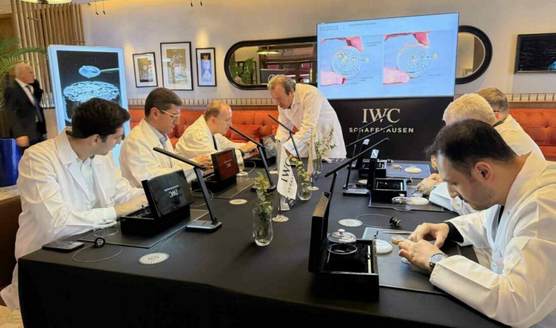 Milyonluk İsviçre saatlerini parçalayıp topladılar Mekanik saat meraklısı değişik meslek gruplarından koleksiyonerler, Bursa’da düzenlenen saat