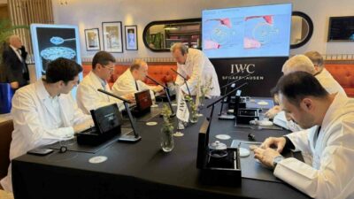 Mekanik saat meraklısı değişik meslek gruplarından koleksiyonerler, Bursa’da düzenlenen saat