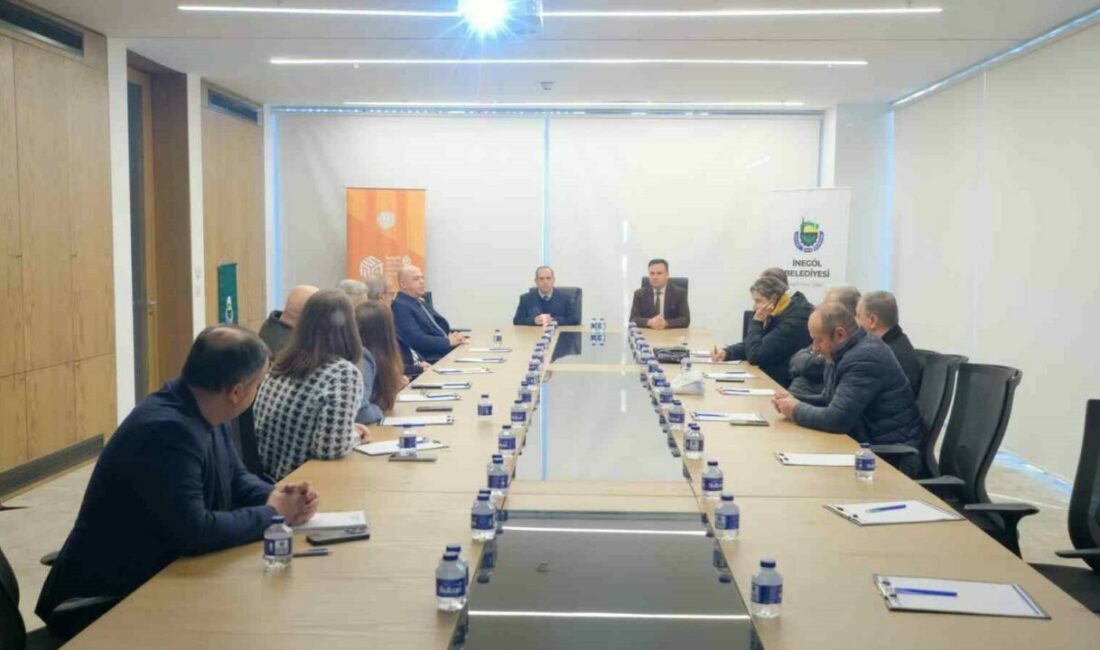 Mobilya öğretmenlerine “Mobilya üretiminde atık yönetimi” eğitimi düzenlendi İnegöl Belediyesi’nin çevre ve temizlik konusunda verdiği önemli mücadelelerden biri