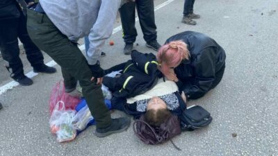 Bursa’nın Mudanya ilçesinde pazardan eve dönerken motosikletin çarptığı kadın yaralandı.