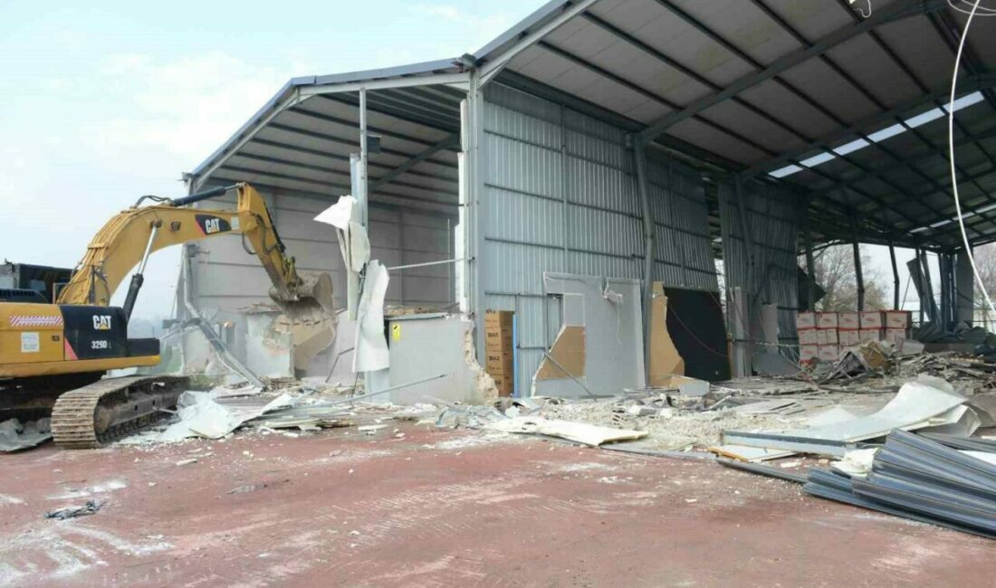 Nilüfer Belediyesi, kent genelinde kaçak yapılaşmayla mücadelesini kararlılıkla sürdürüyor. Özellikle