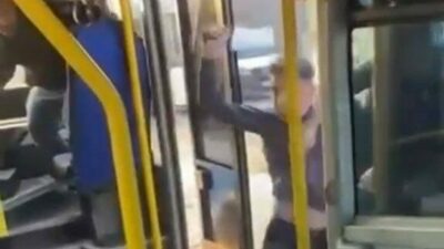 Bursa’nın Nilüfer ilçesinde otobüste tartışmaya başlayan tartışma kavgaya dönünce, taraflardan