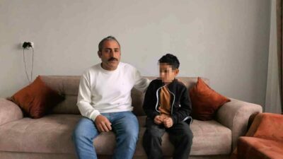 Bursa’nın İnegöl ilçesinde okul müdürü sinirlendiği öğrenciyi herkesin önünde itekleyerek