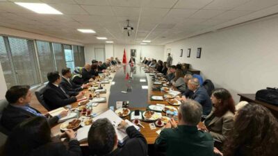 Osmangazi Belediye Başkanı Erkan Aydın, belediye yönetim kadrosuyla birlikte 2025