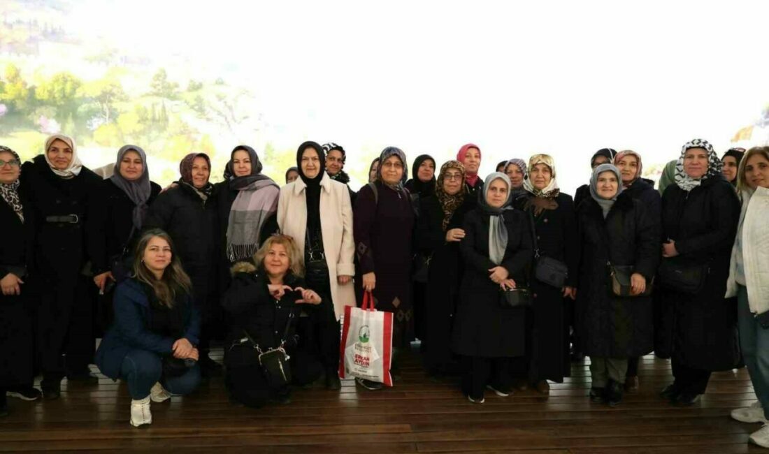 Osmangazi Belediyesi’nden kadınlara kültür gezisi Bursa’nın merkez Osmangazi ilçesinde yaşayan vatandaşlar, Osmangazi Belediyesi’nin düzenlediği kültür