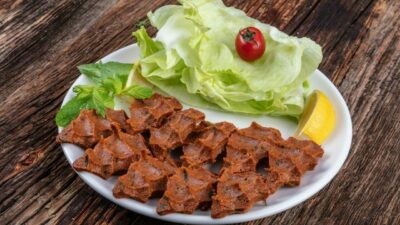 Yılbaşı için hazırlanan özel lezzetlerle Özhan Market, Bursalıların sofralarına zengin