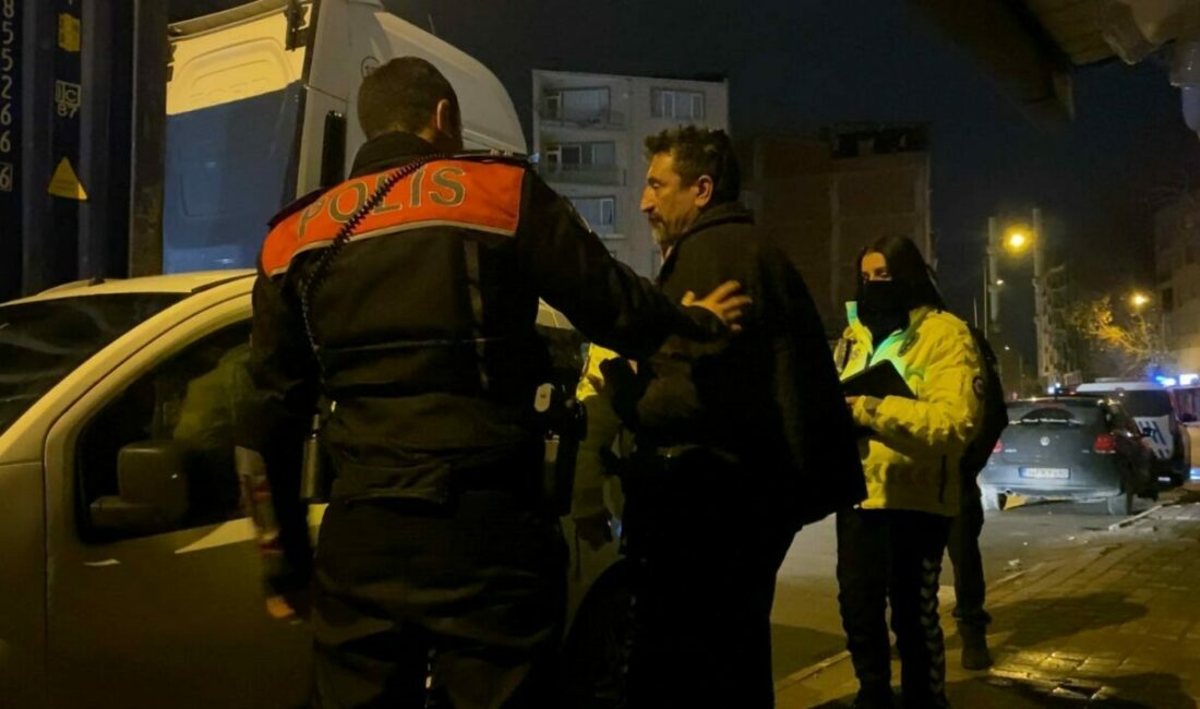 Polislerin alkollü sürücüyle imtihanı Bursa’nın İnegöl ilçesinde Emniyet ekiplerince, şehir içine girişi yasak olduğu